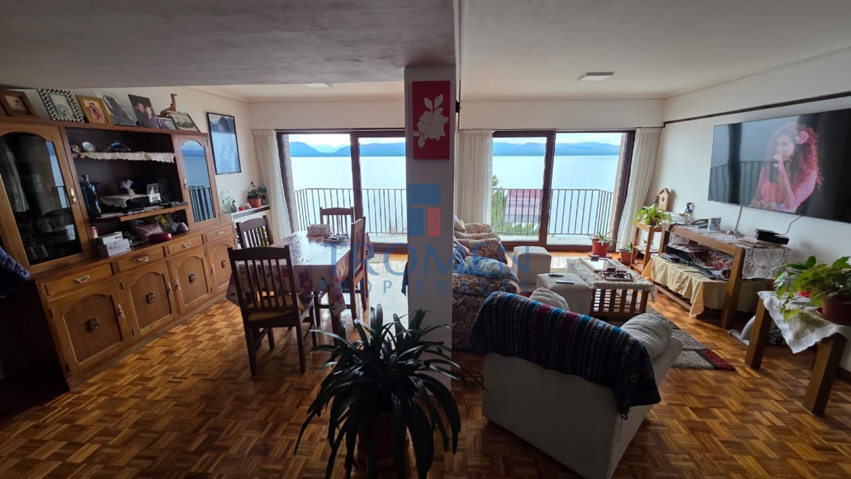 DEPARTAMENTO CON VISTA PLENA AL LAGO