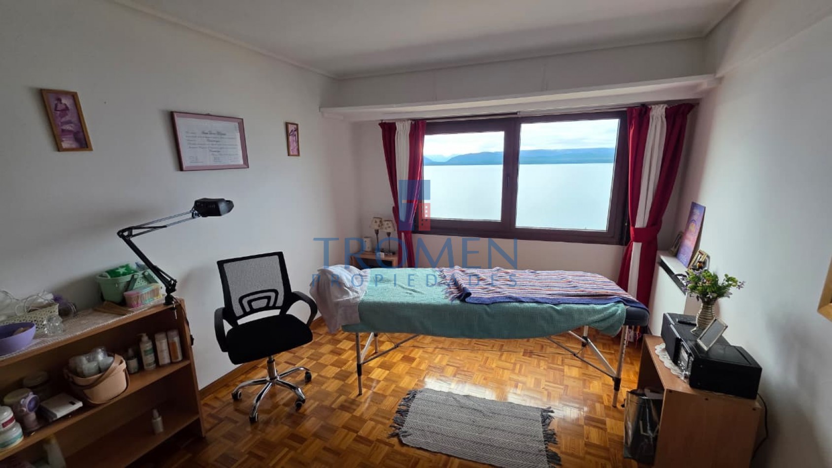 DEPARTAMENTO CON VISTA PLENA AL LAGO
