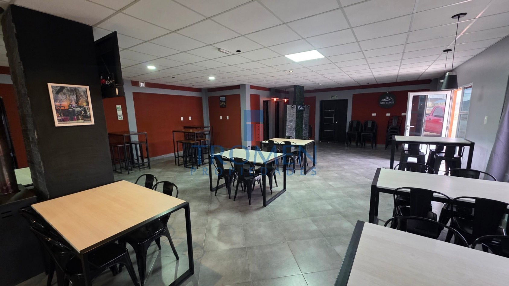 Hotel - Resto Bar en Ingeniero Jacobacci 