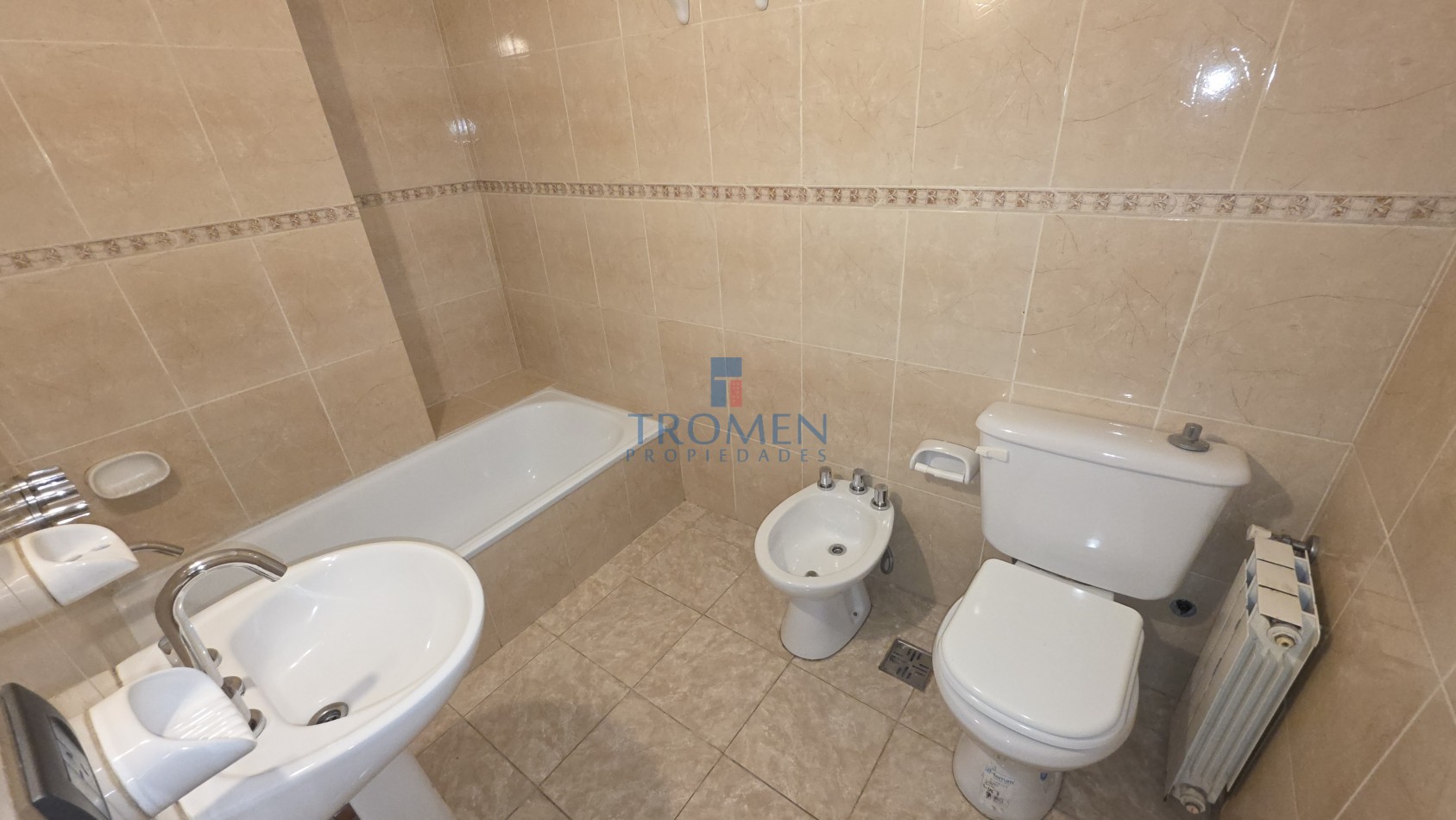 Monoambiente centrico con cochera