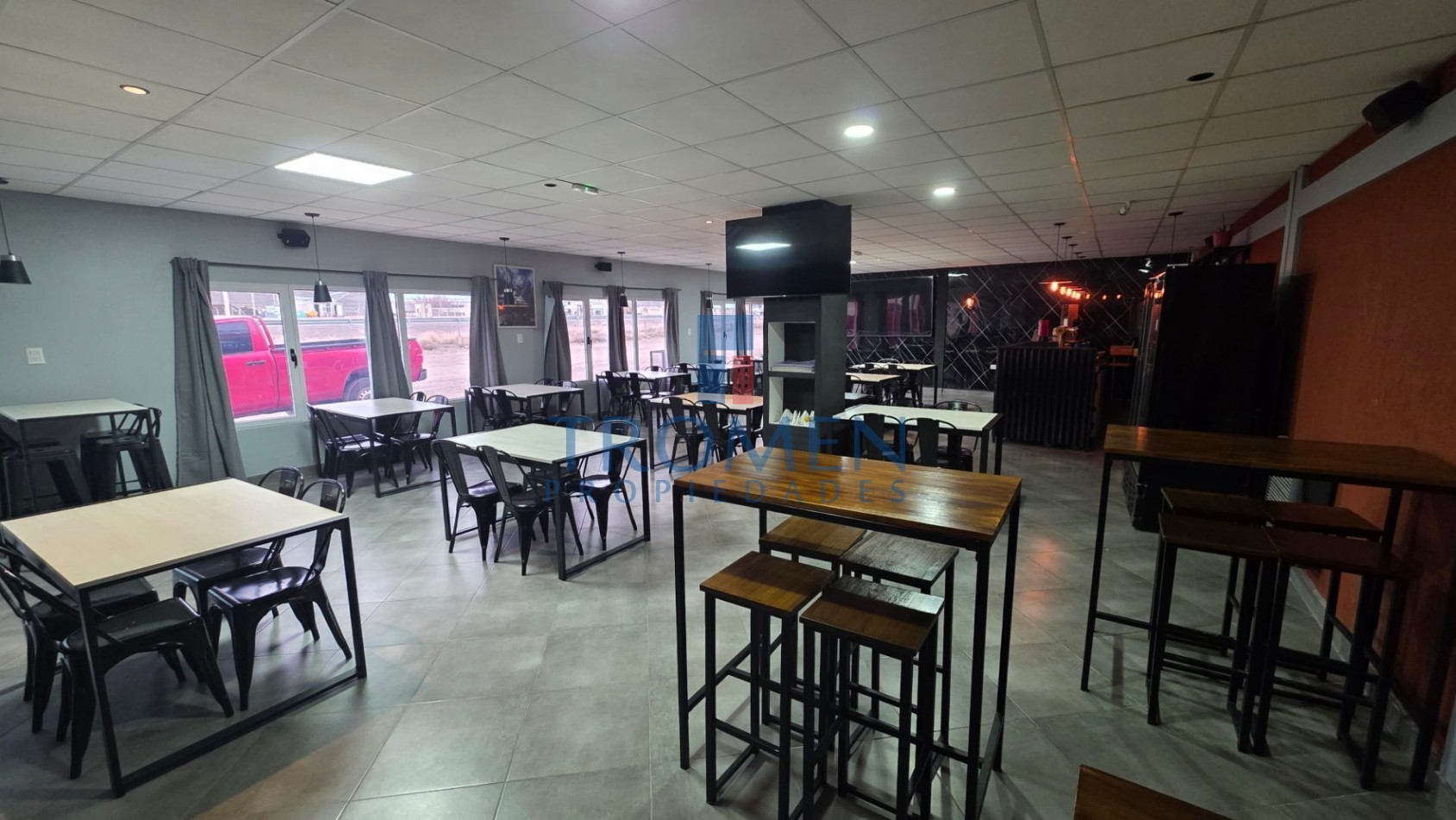 Hotel - Resto Bar en Ingeniero Jacobacci 