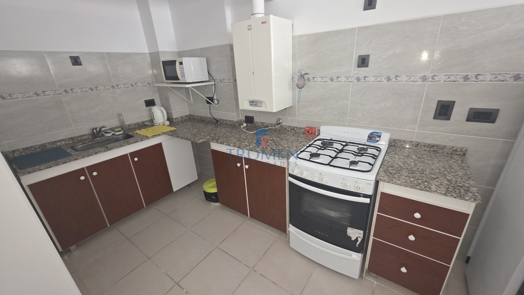 Departamento centrico con cochera. Muy luminoso