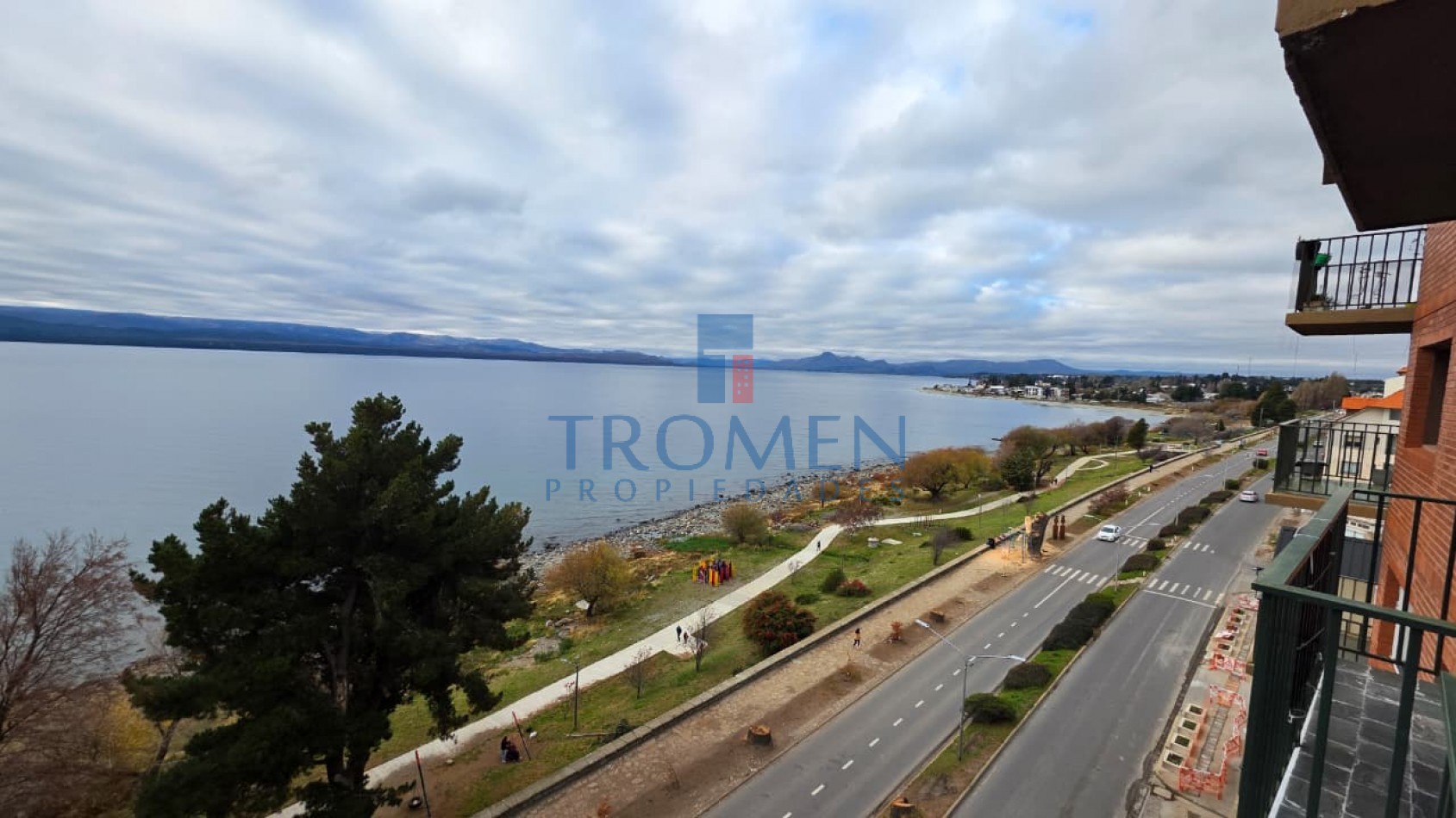 DEPARTAMENTO CON VISTA PLENA AL LAGO