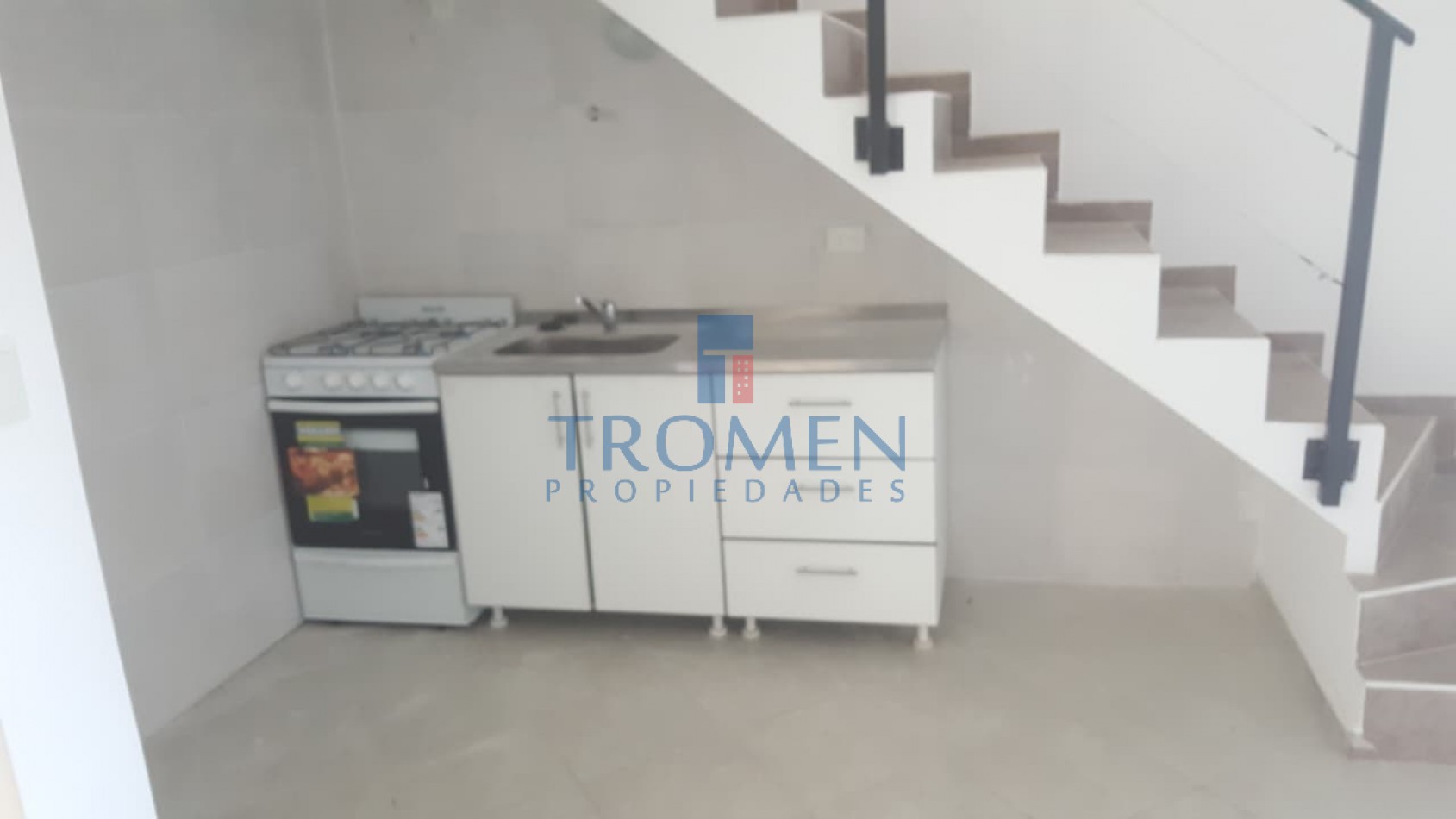 DEPARTAMENTO EN BARRIO ENTRE PINOS