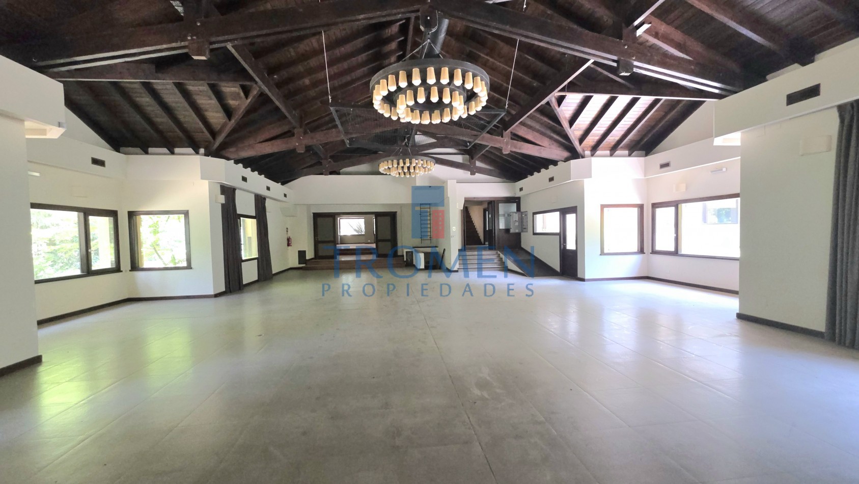 Salon de eventos - Restaurant y Casa de Te + Departamento 