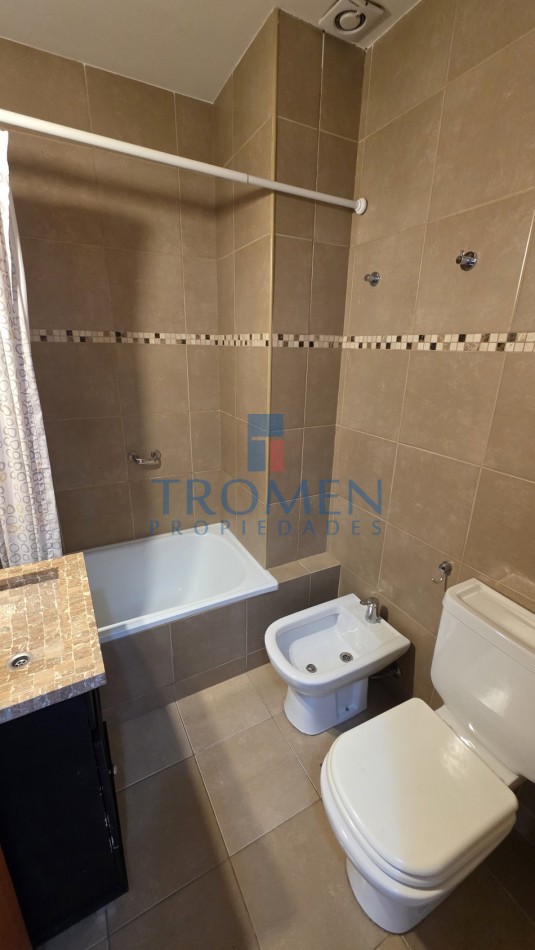 Excelente Monoambiente Apto Turistico. Con vista parcial al lago.