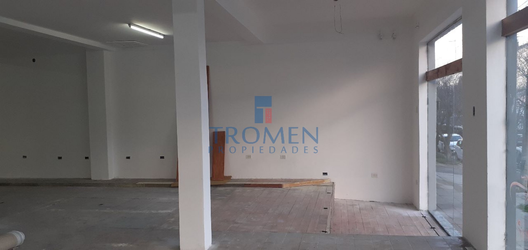 Local Comercial en esquina. Zona Centro