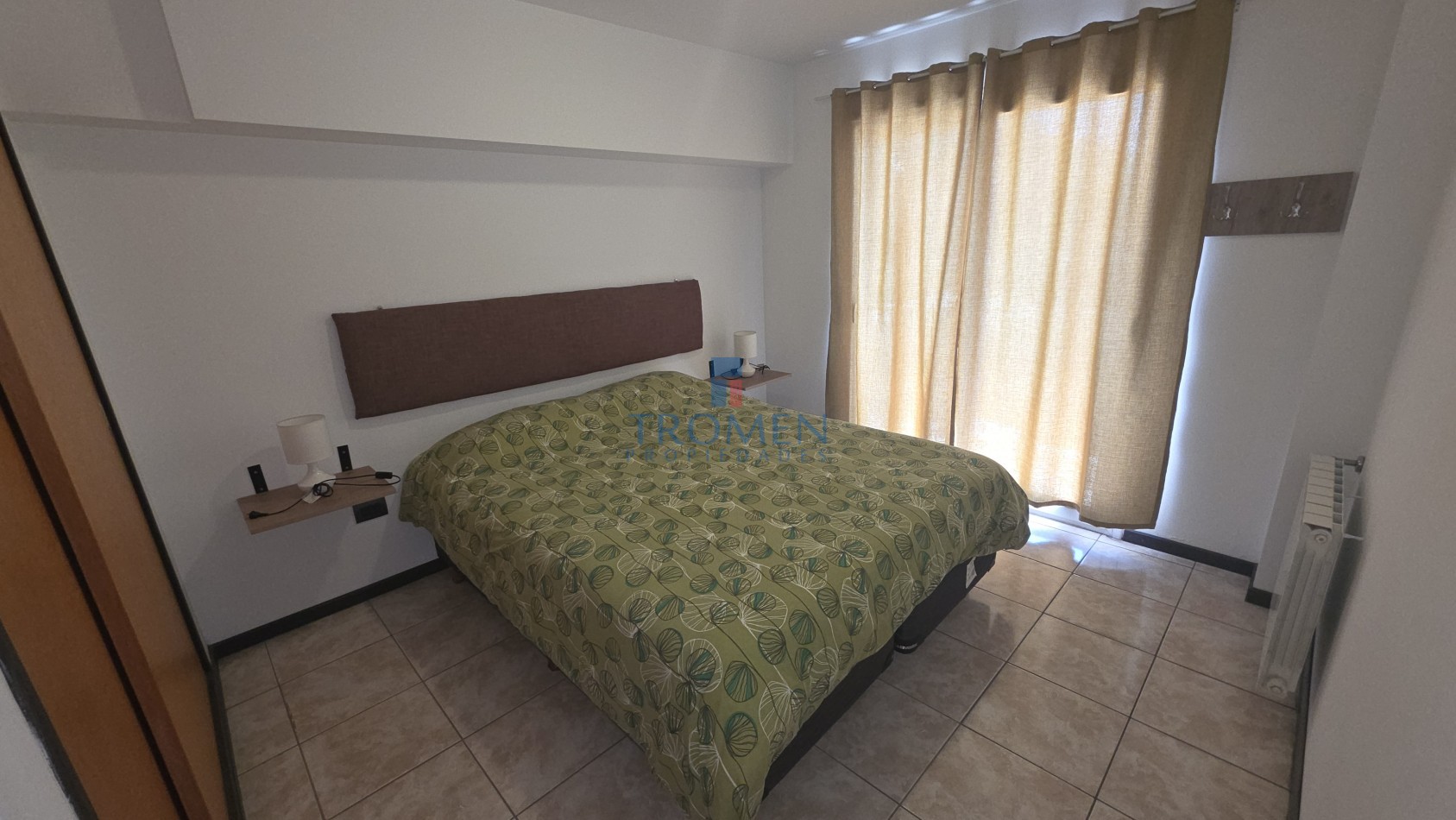 Departamento centrico con cochera. Muy luminoso