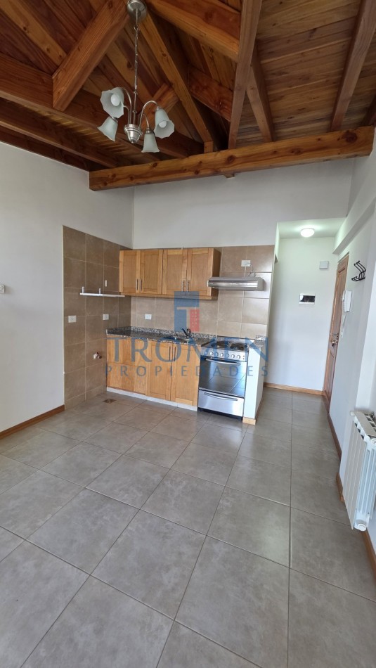 Excelente Monoambiente Apto Turistico. Con vista parcial al lago.