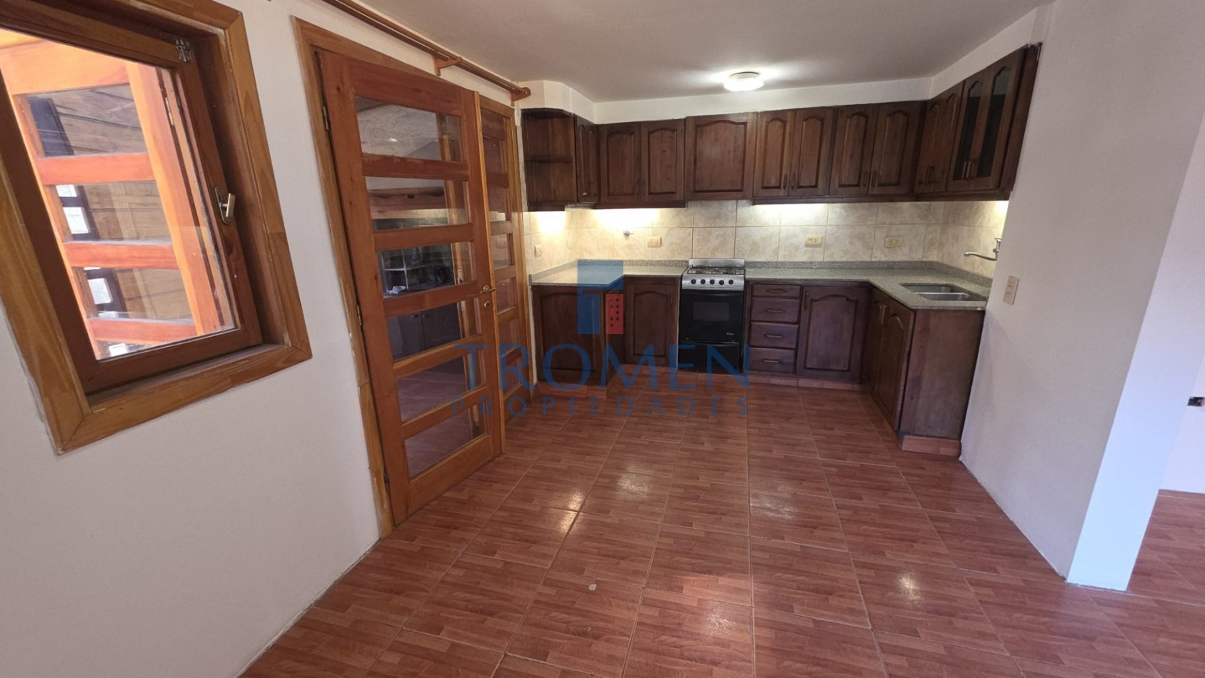Casa de 2 dorm. A 1 cuadra de Esandi