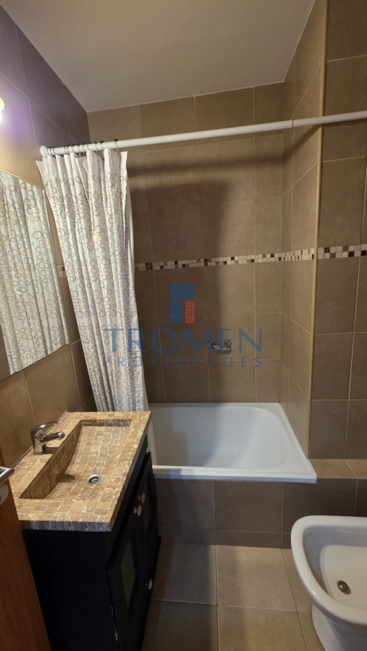 Excelente Monoambiente Apto Turistico. Con vista parcial al lago.