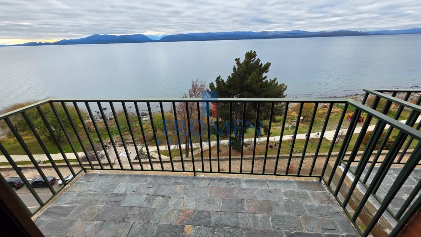 DEPARTAMENTO CON VISTA PLENA AL LAGO