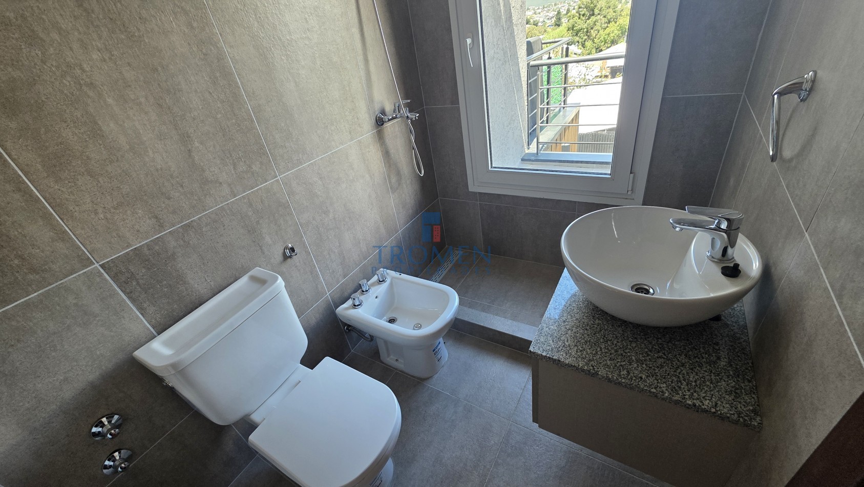 Departamento a estrenar con vista al lago