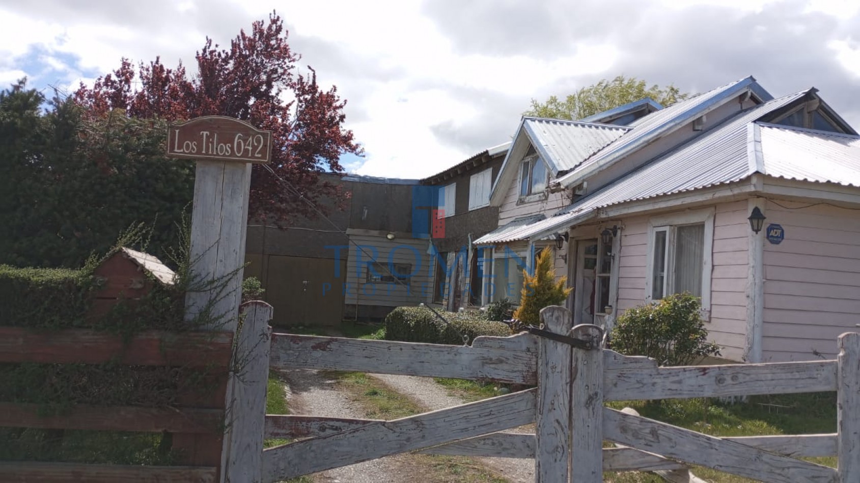 Dos Cabañas + local/ deposito en Dina Huapi